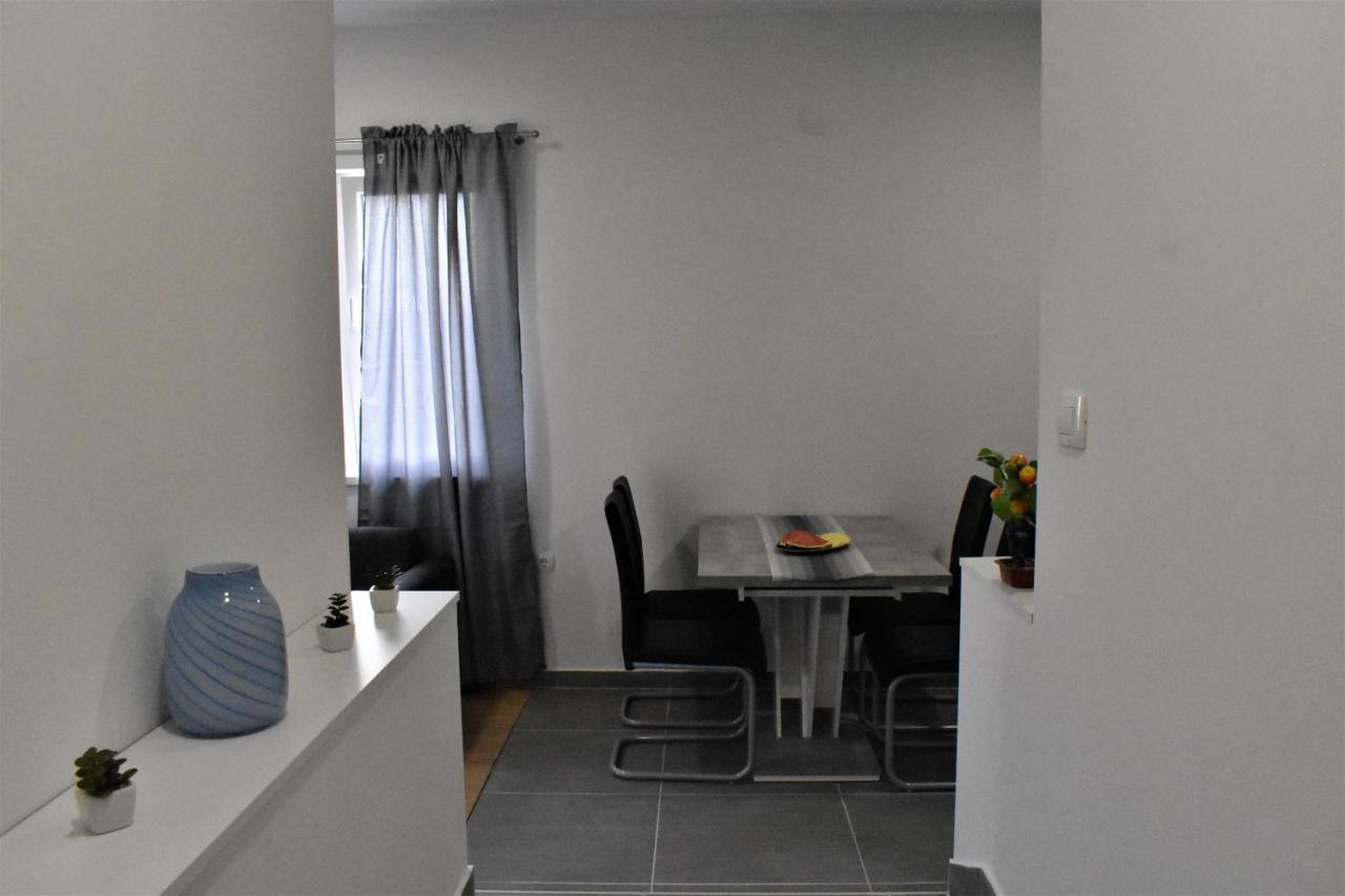 Apartmani Skorpion Kaštela Esterno foto