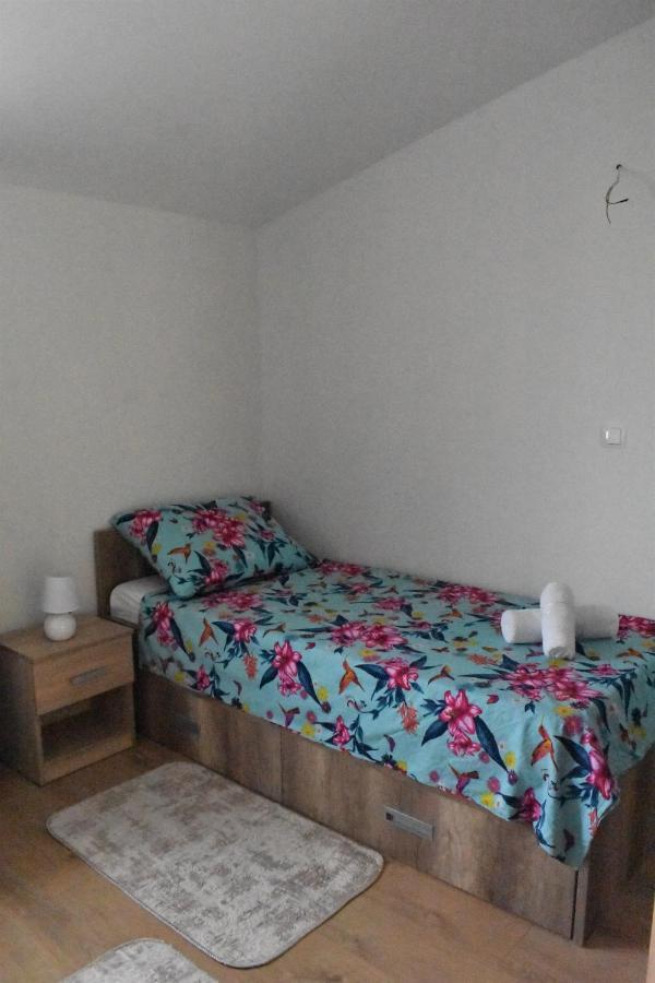 Apartmani Skorpion Kaštela Esterno foto