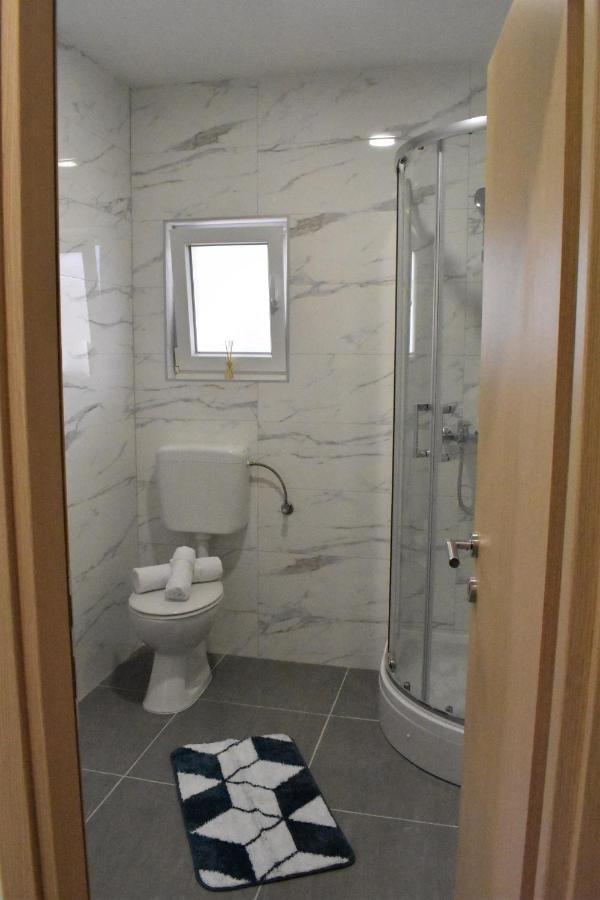 Apartmani Skorpion Kaštela Esterno foto