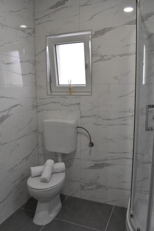 Apartmani Skorpion Kaštela Esterno foto
