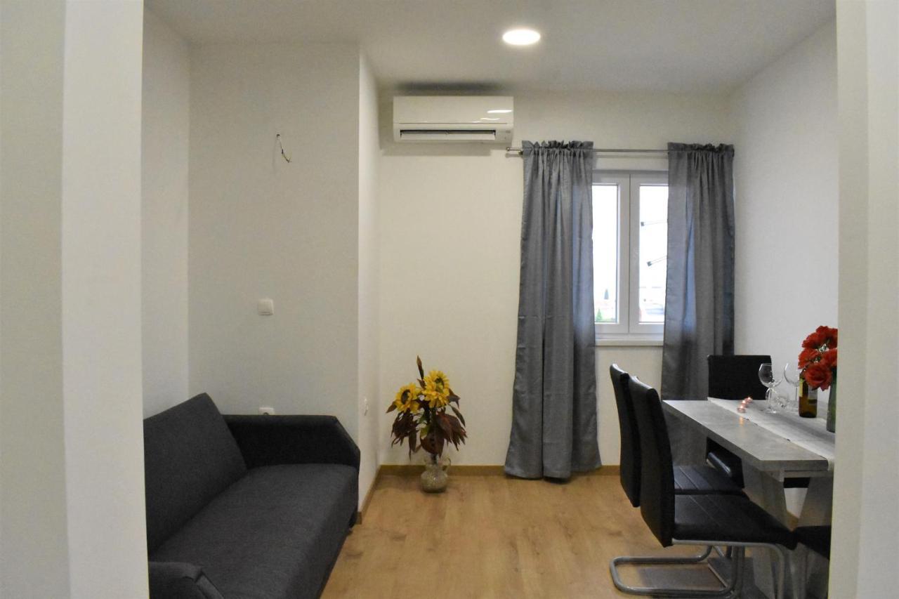 Apartmani Skorpion Kaštela Esterno foto