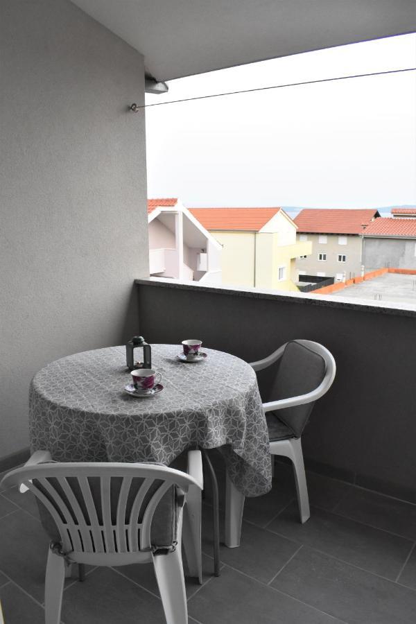 Apartmani Skorpion Kaštela Esterno foto