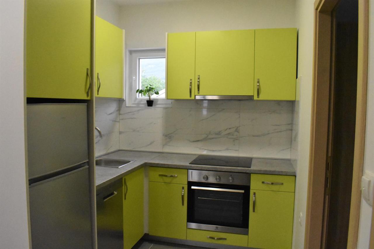 Apartmani Skorpion Kaštela Esterno foto