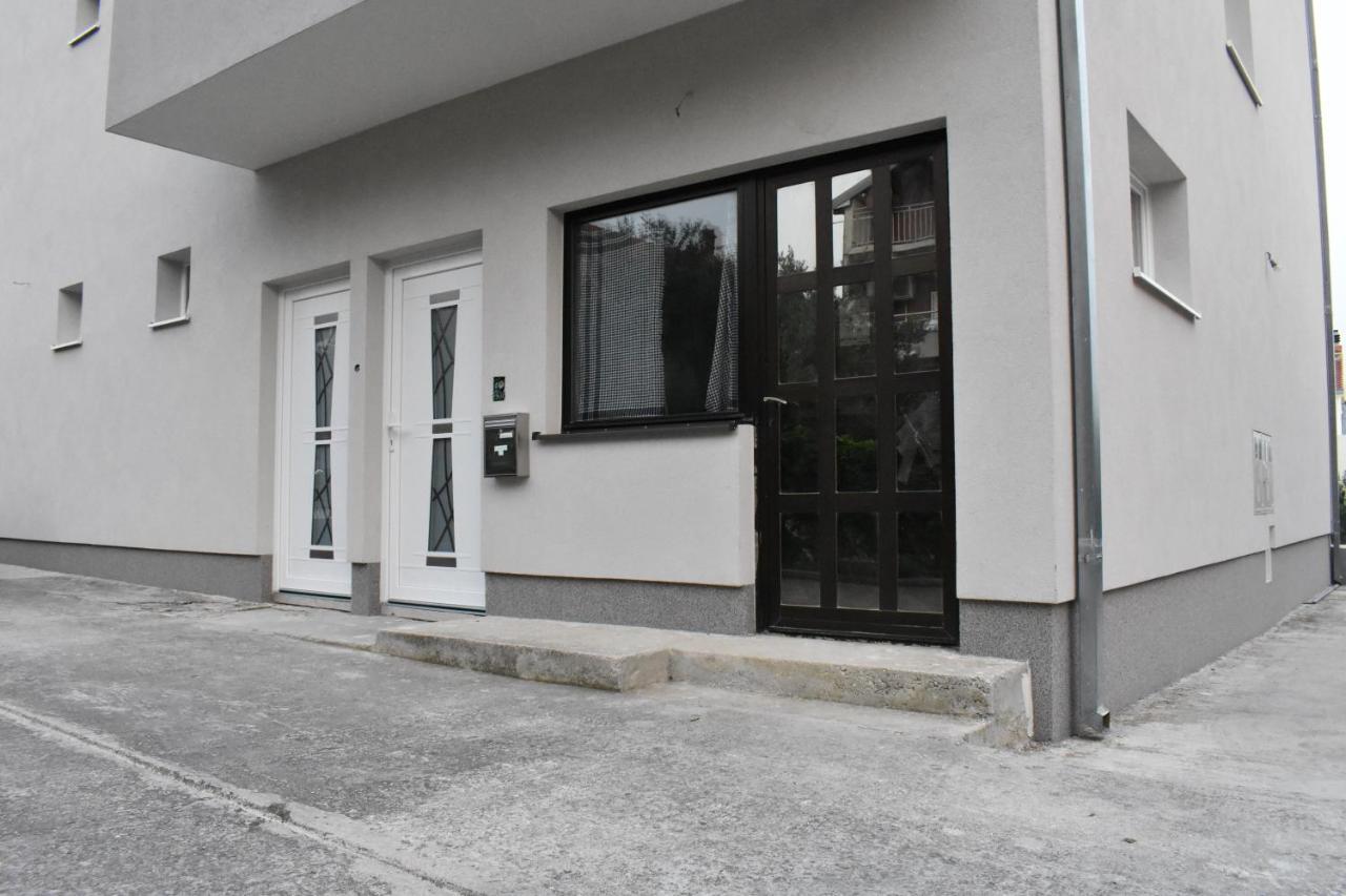 Apartmani Skorpion Kaštela Esterno foto