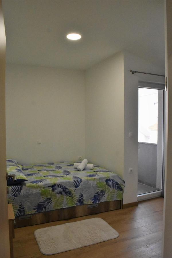 Apartmani Skorpion Kaštela Esterno foto