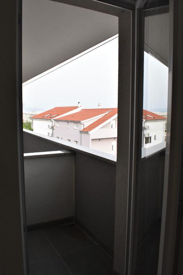 Apartmani Skorpion Kaštela Esterno foto