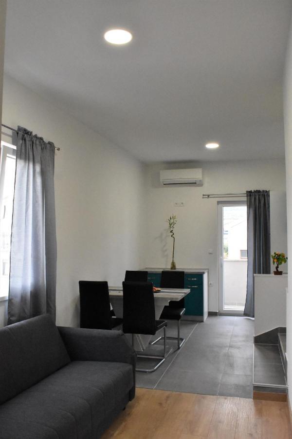 Apartmani Skorpion Kaštela Esterno foto