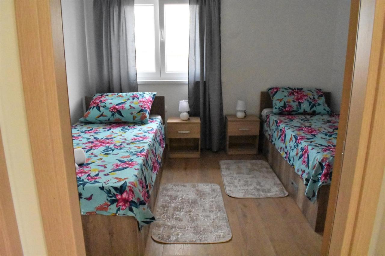 Apartmani Skorpion Kaštela Esterno foto