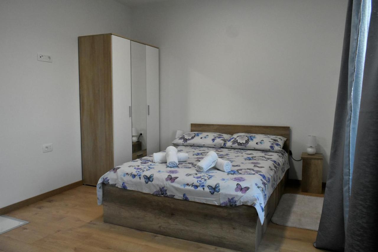 Apartmani Skorpion Kaštela Esterno foto